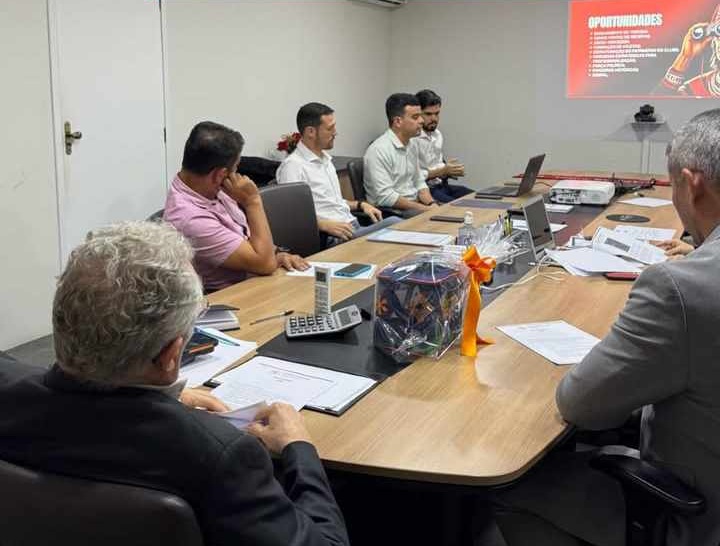 Nova diretoria do Guarany de Sobral se reúne com prefeito
