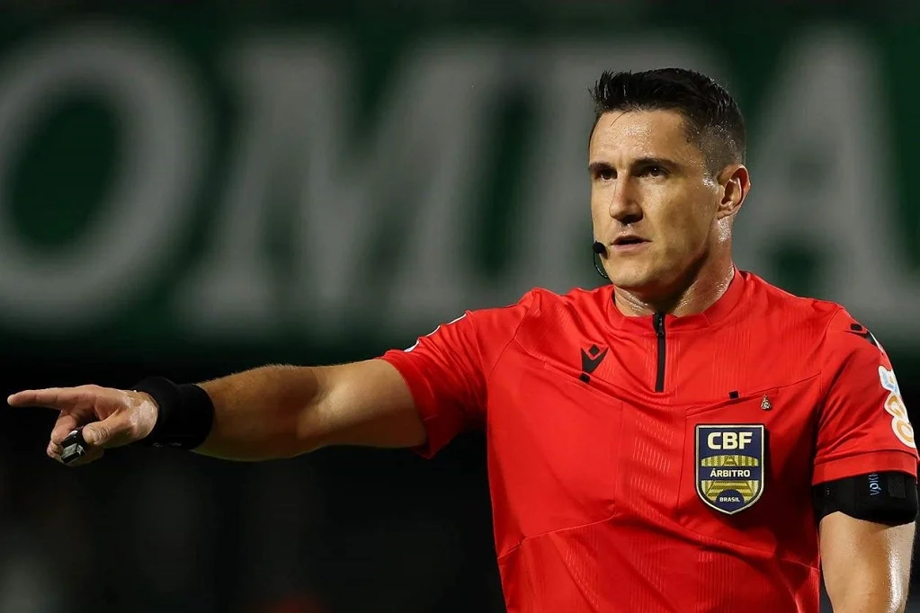 Árbitro Rafael Rodrigo Klein apita Bahia x Ceará.