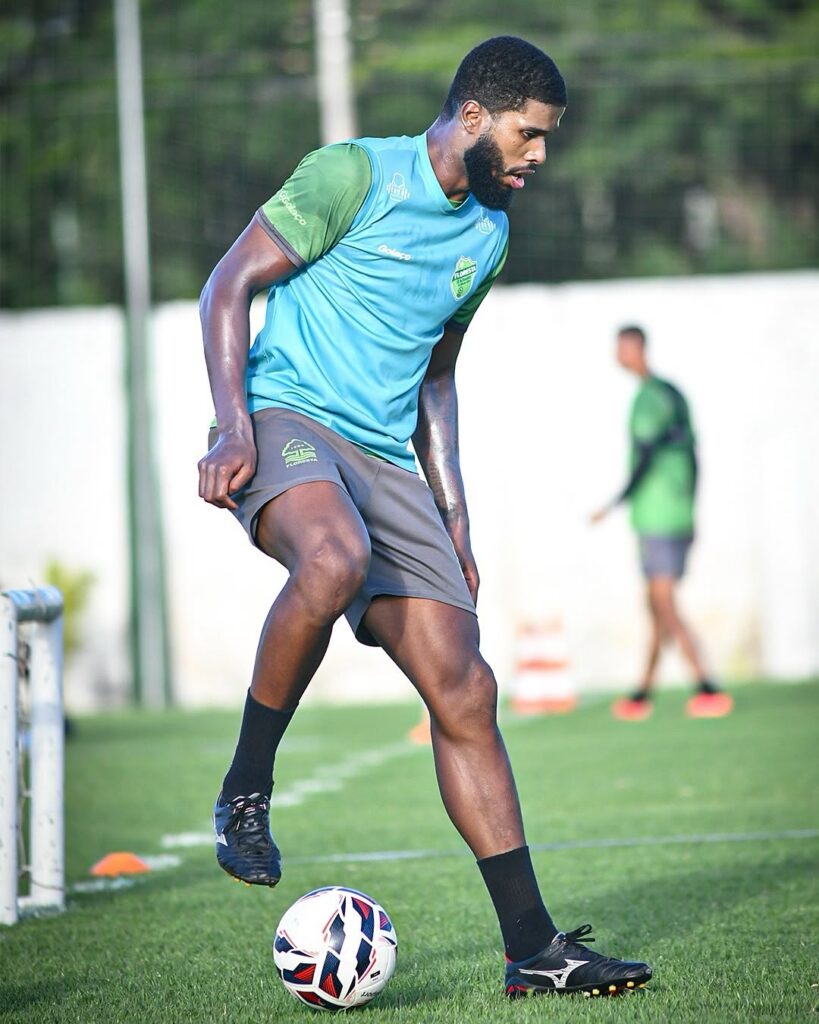 Júlio Vaz, zagueiro do Floresta