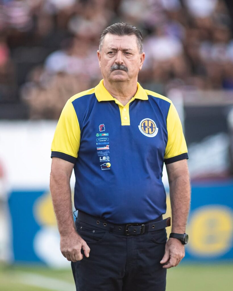 Leandro Campo não é mais treinador do Horizonte FC