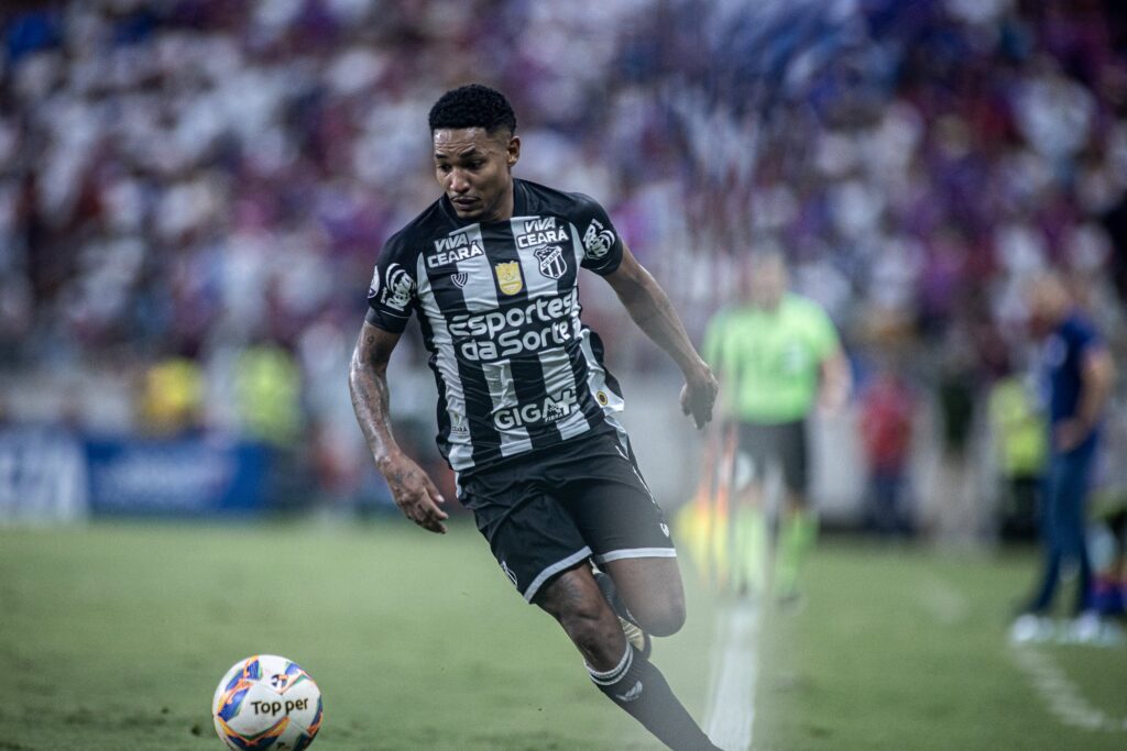 Fernandinho, atacante do Ceará