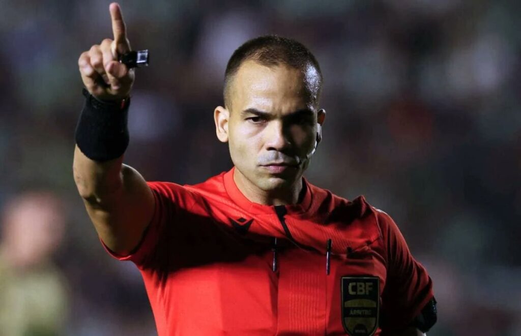 Árbitro Alex Gomes Stefano