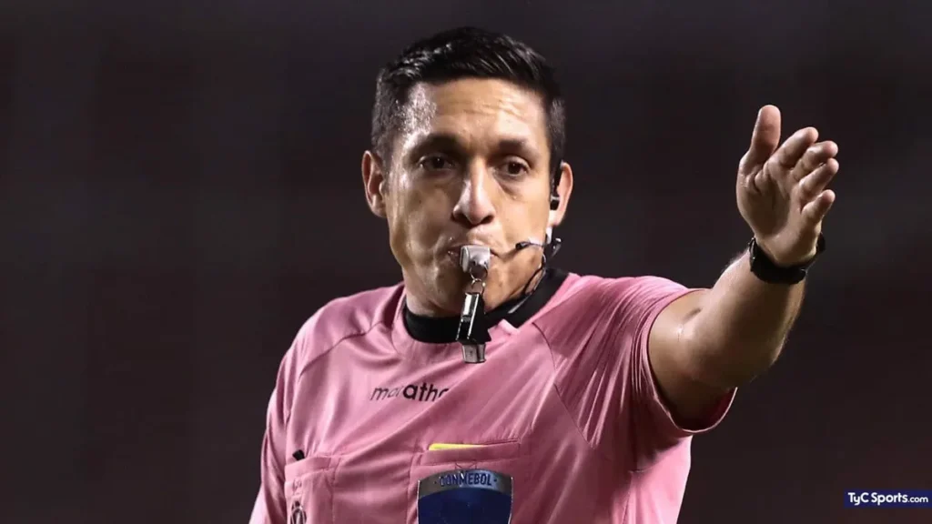 Árbitro Jesús Valenzuela