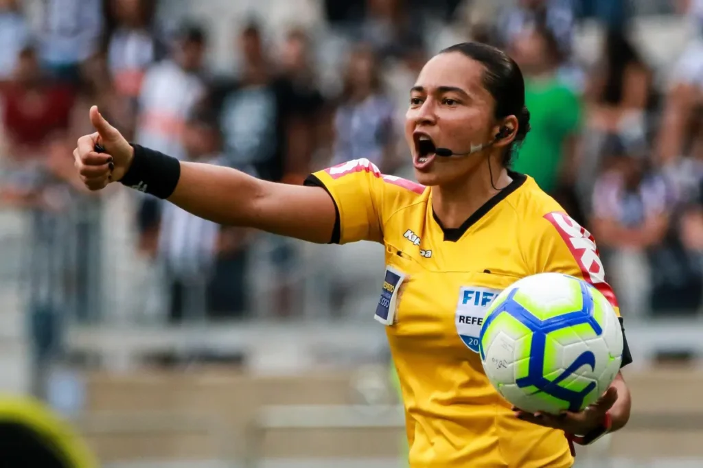 Árbitra Edna Alves Batista