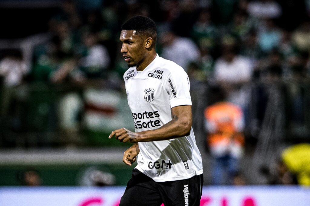 Lelê, atacante do Ceará