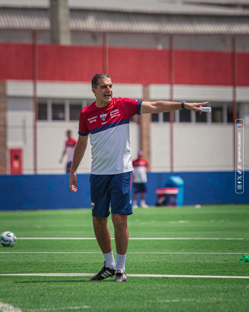 Renato Paiva, treinador do Fortaleza