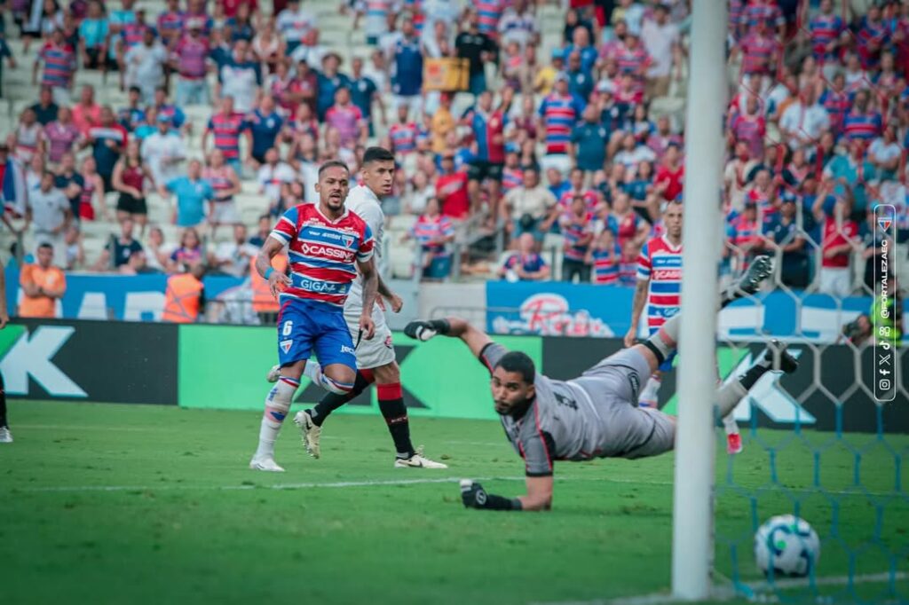 Bruno Pacheco, lateral do Fortaleza