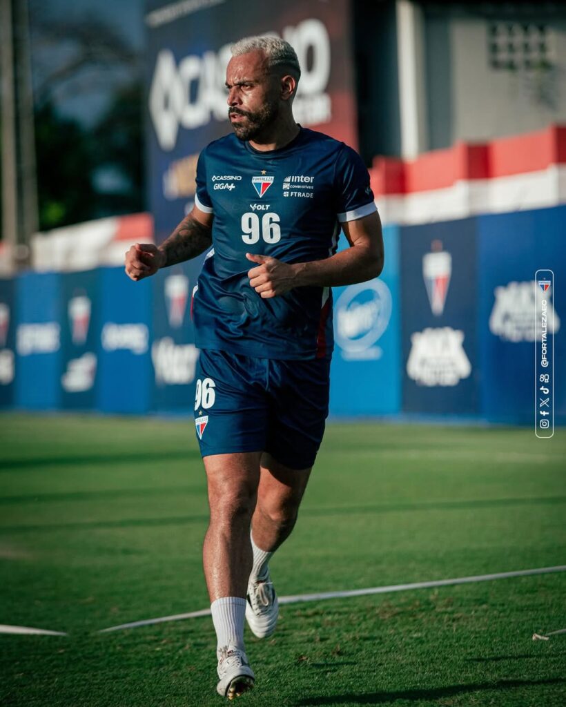Moisés, atacante do Fortaleza