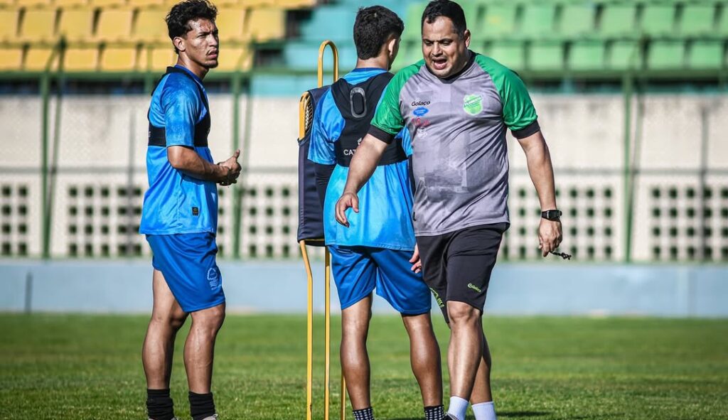 Lestron Jr, treinador do Floresta