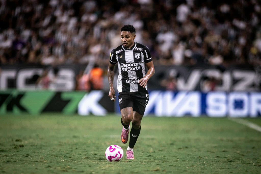 Fernandinho, atacante do Ceará