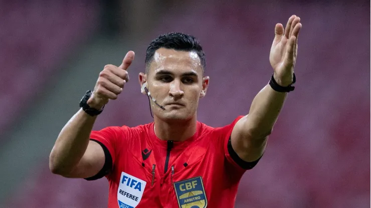 Árbitro Matheus Candançan