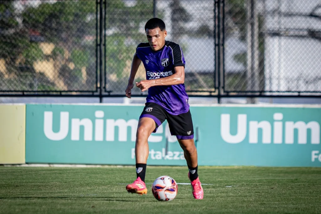 Melk, meio-campista do Ceará / Treino do Ceará