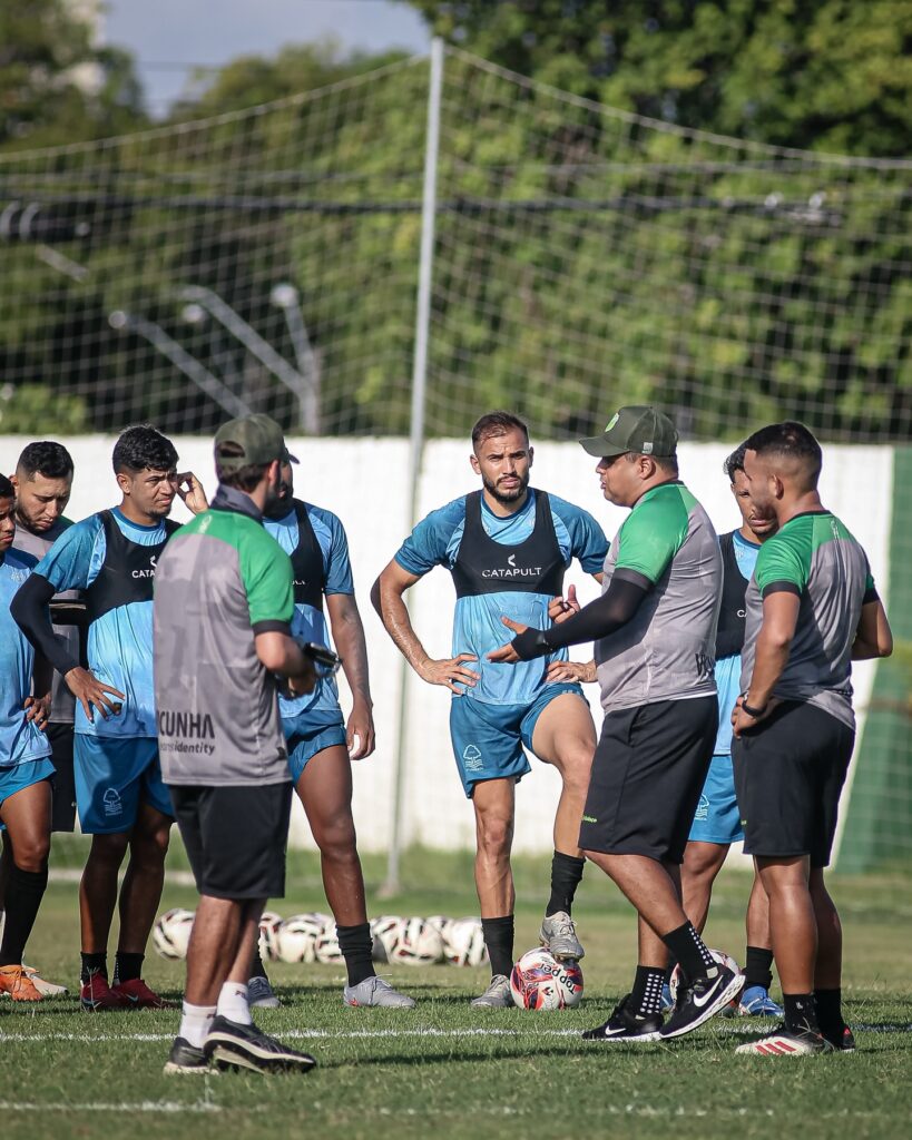 Leston Júnior, Floresta