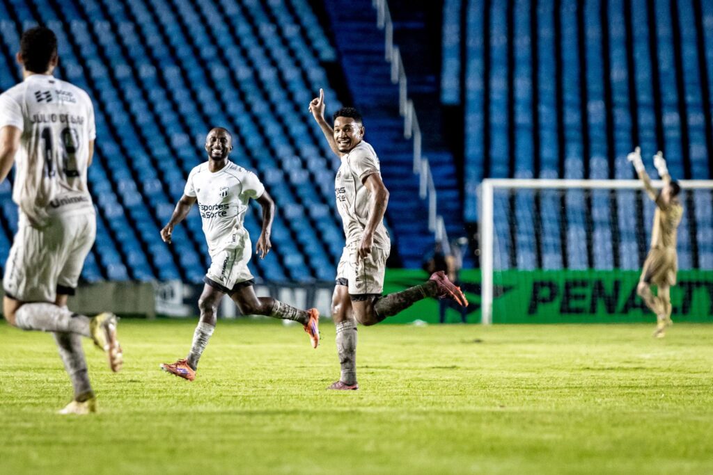 Fernandinho, atacante do Ceará