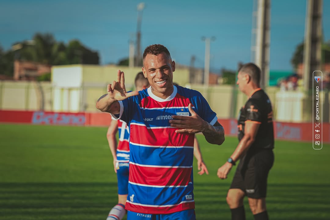 Breno Lopes, atacante do Fortaleza