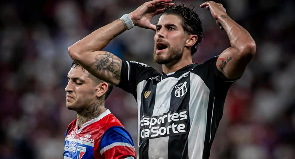 Pedro Raul não ‘força’ 3º cartão amarelo e jornalista explica; Assista