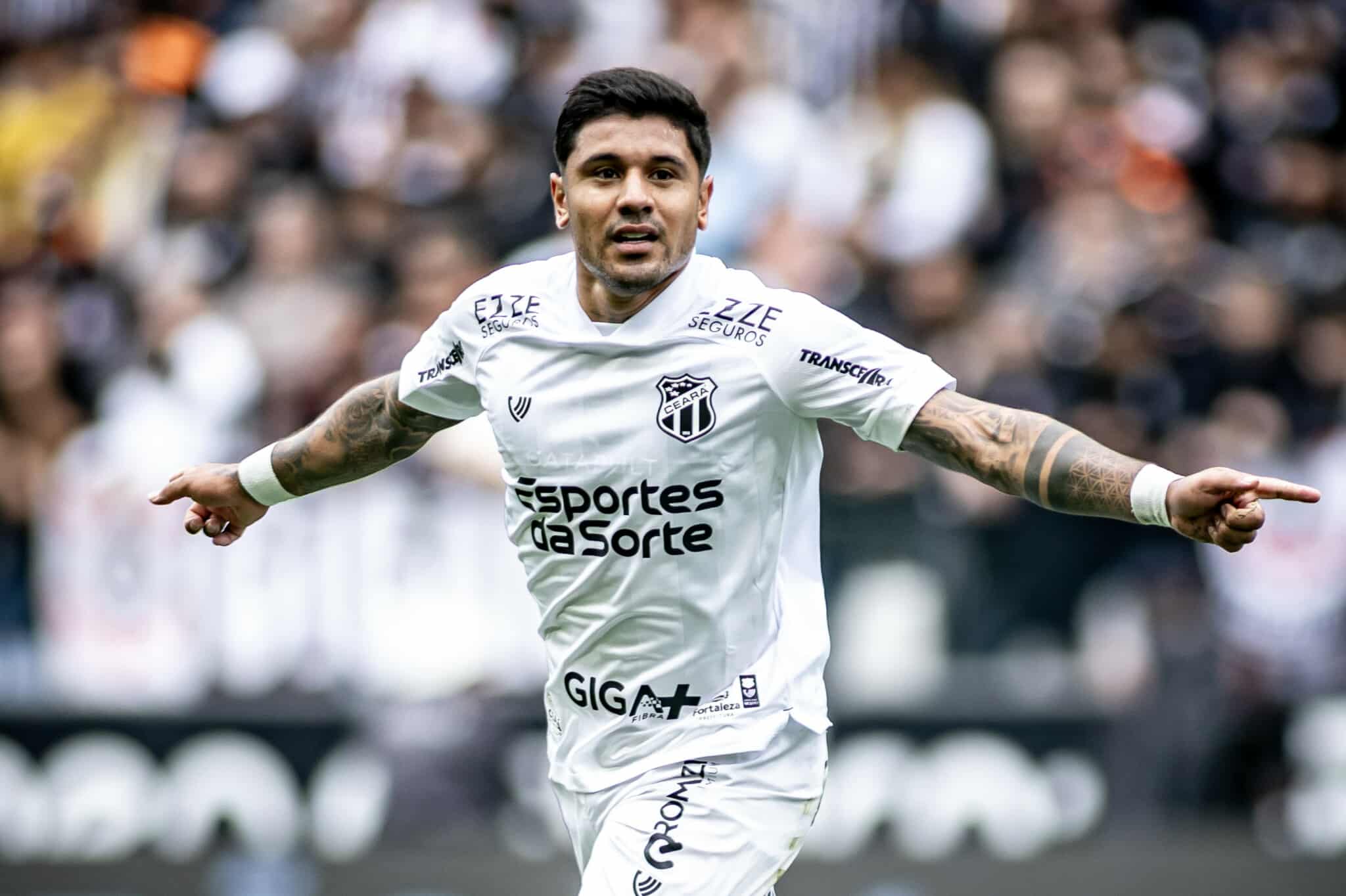 Com gol de Galeano, Ceará vence Corinthians e encaminha permanência na Série A