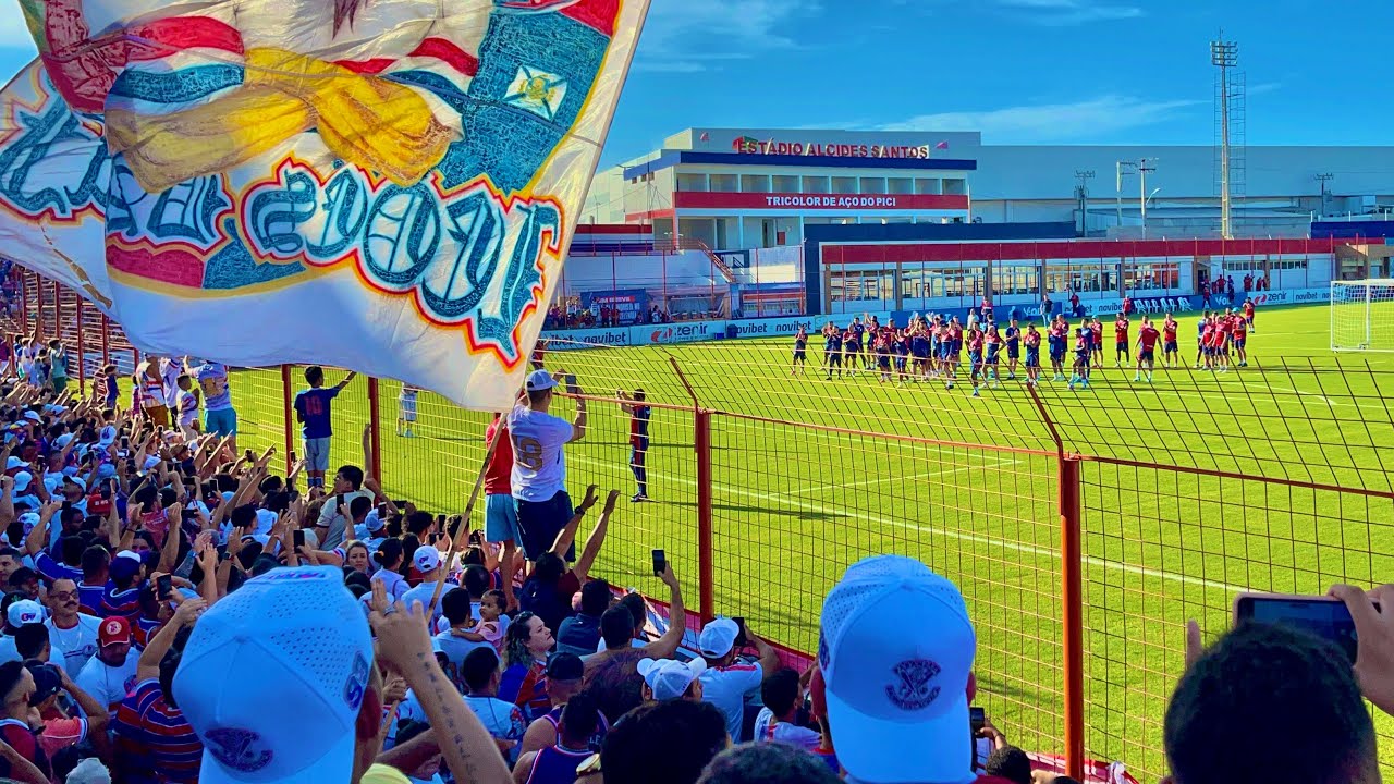 Torcida do Fortaleza no Pici