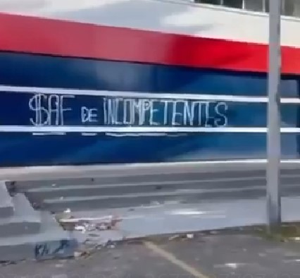 muro da sede do Fortaleza