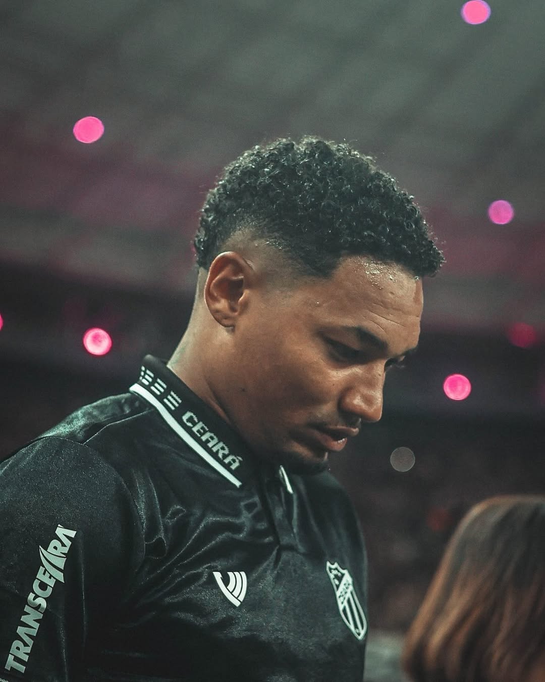 Treinador do Ceará sai em defesa de Fernandinho após críticas: “Total confiança minha”