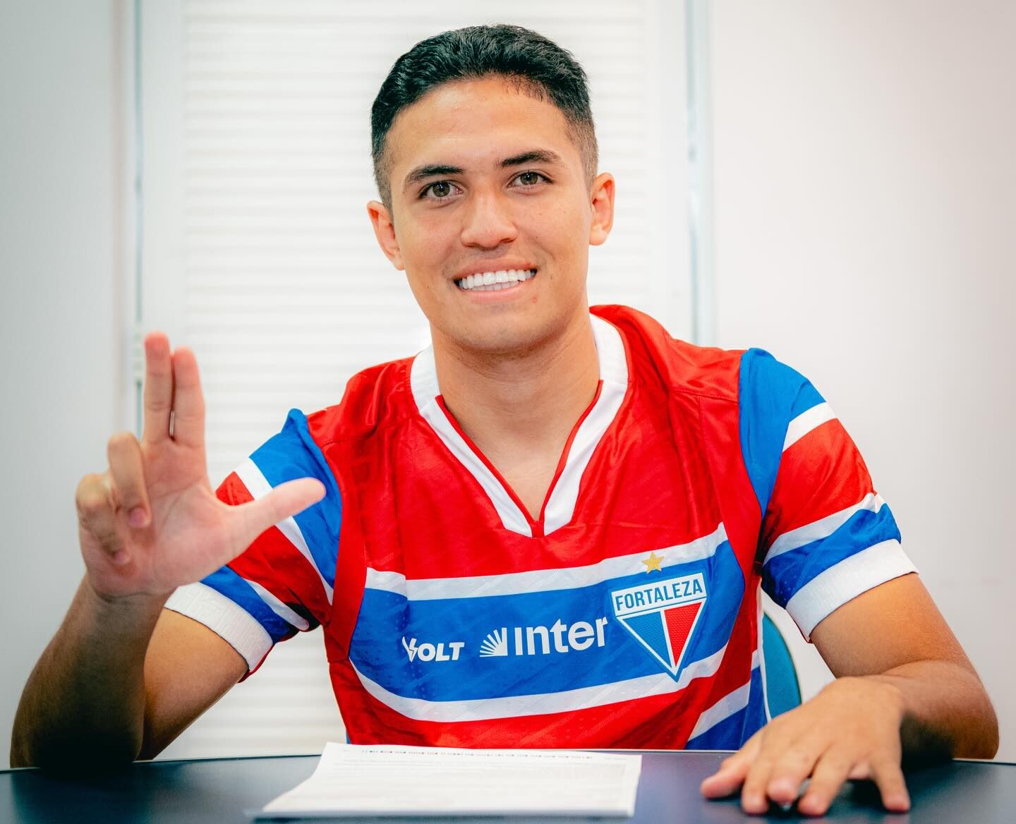 Fortaleza anuncia lateral ex-Vasco e jogador promete: “Entregar meu melhor”