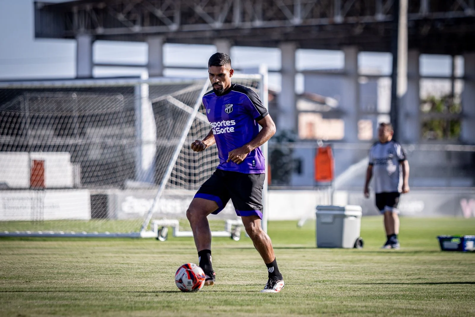 Ceará anuncia Ronald e zagueiro festeja: “Porta que abriu…”