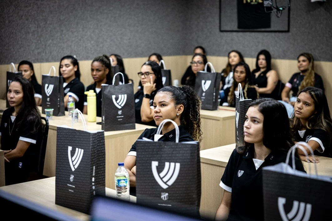 Com 7 reforços, Ceará apresenta equipe de futebol feminino; Conheça