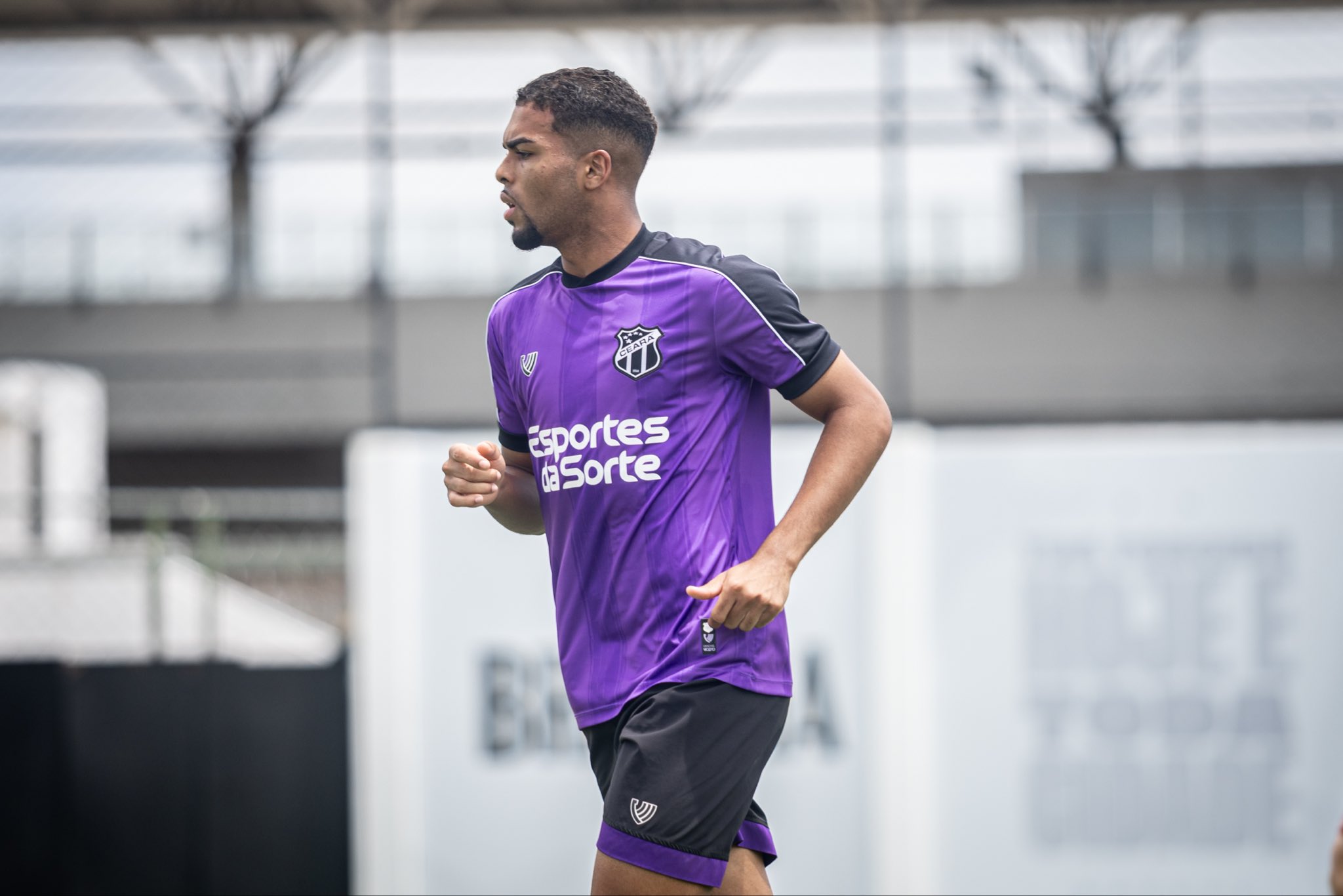 Com novidade, Ceará embarca para duelo com a Ponte Preta-SP, pela Série B; Veja relacionados e desfalques