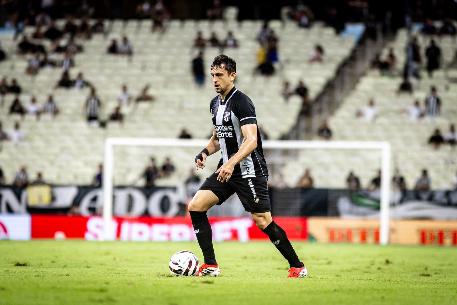 Ceará cede empate ao Vila Nova-GO e perde chance de se tornar líder da Série B