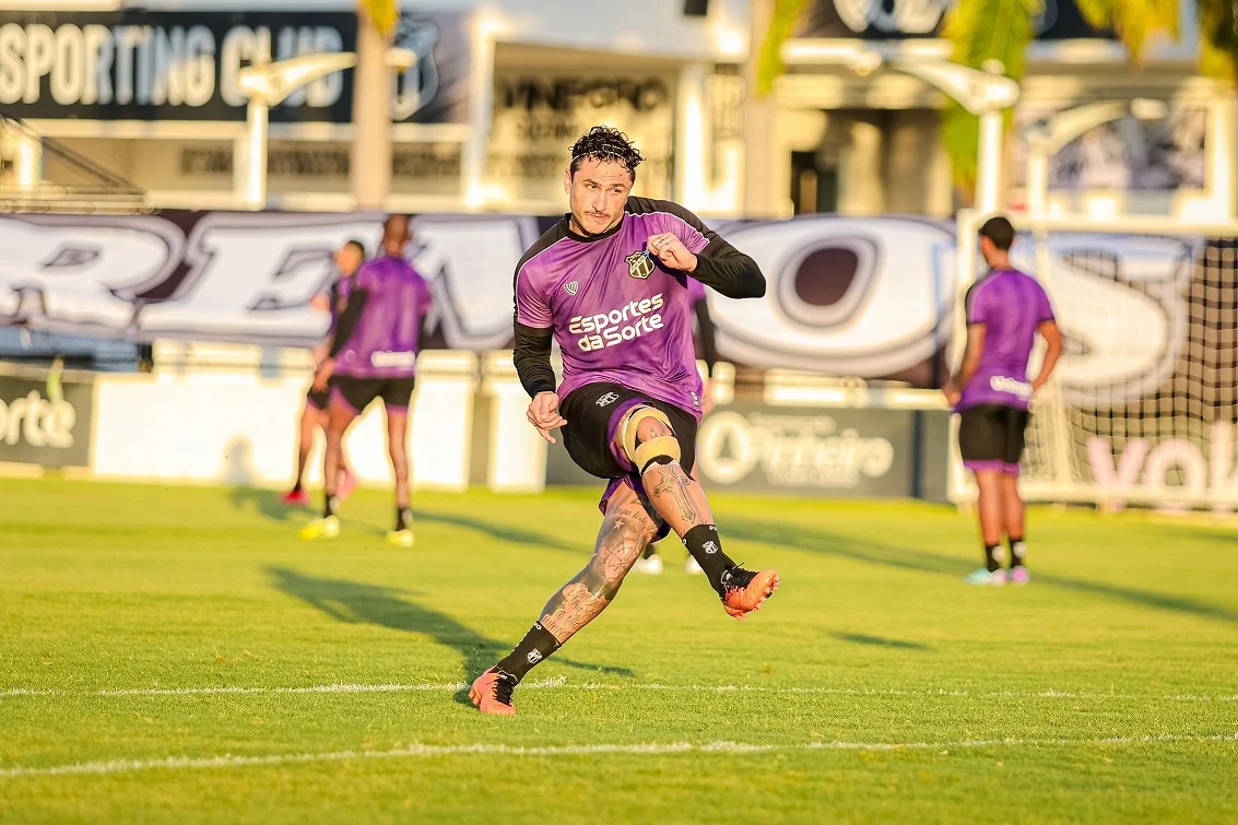 Vina e mais um embarcam para reforçar o Ceará na próxima rodada da Série B